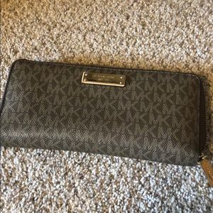 Michael Kors wallet, mocha.